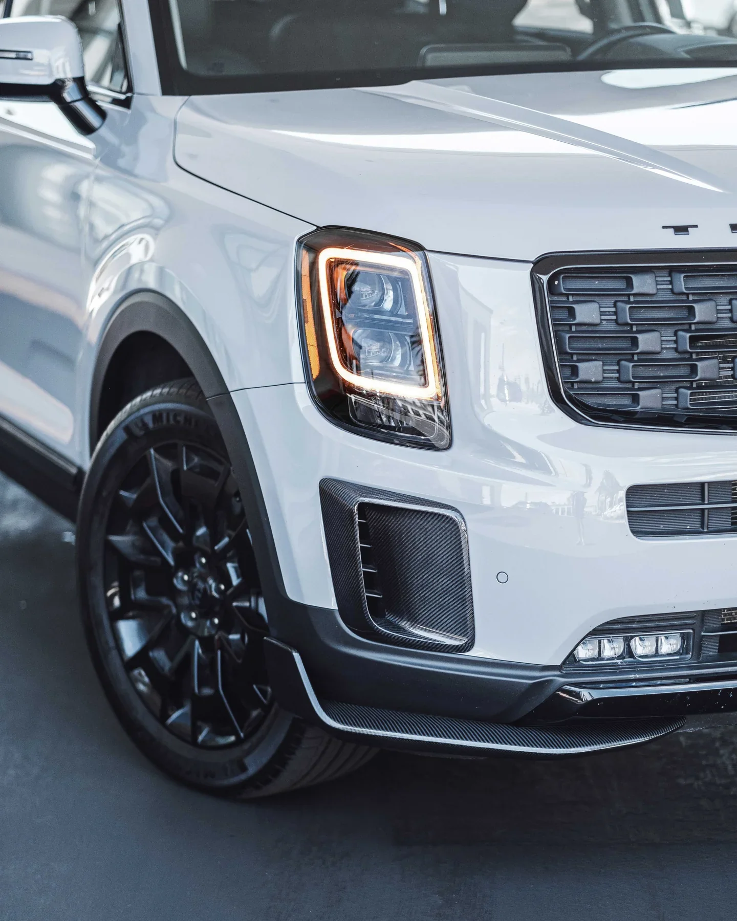 KIA TELLURIDE CARBON FIBER AIR DUCTS