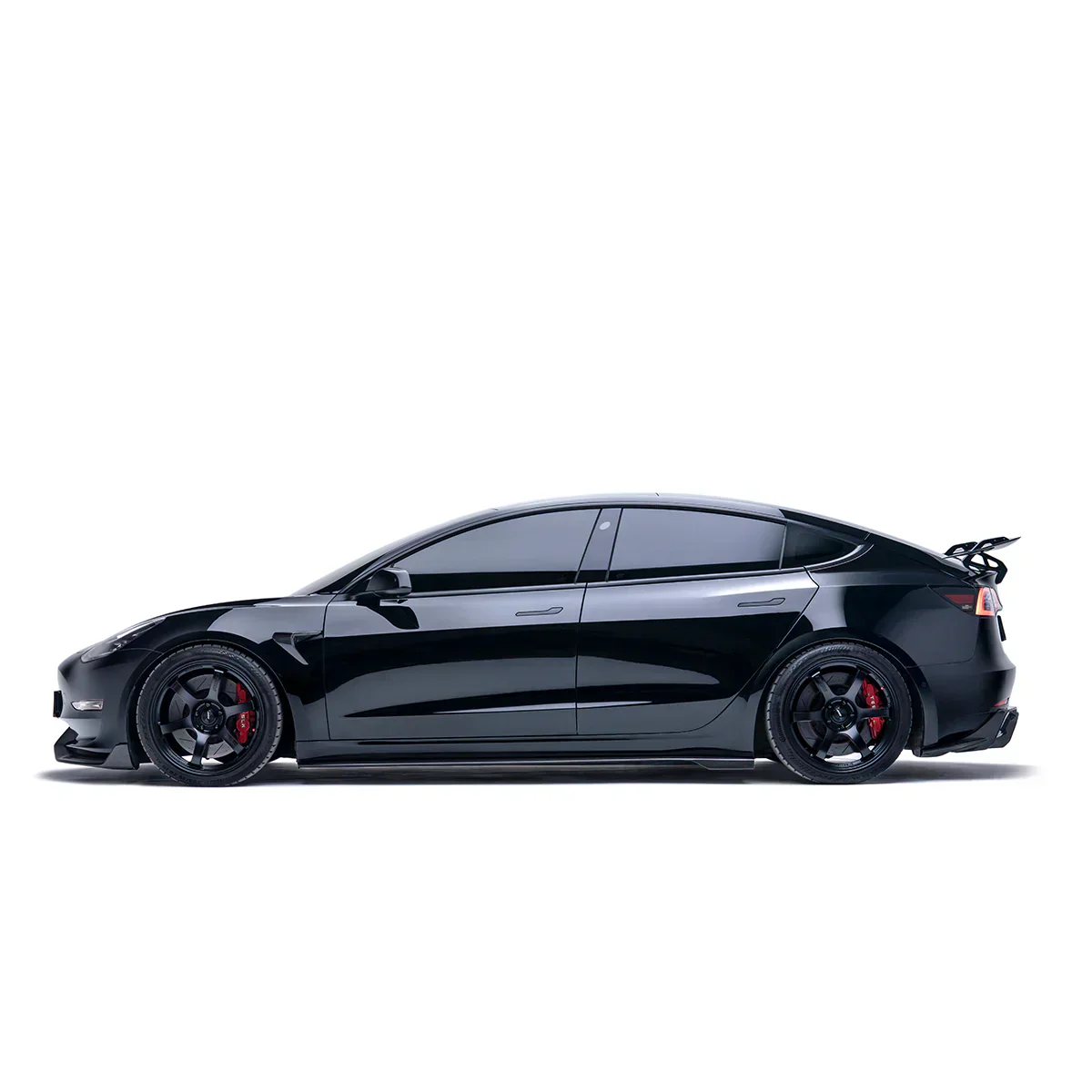 TESLA MODEL 3 CARBON FIBER SIDE SKIRTS V2 - Image 2